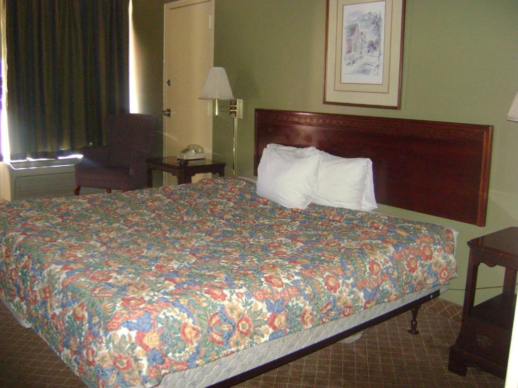Knights Inn Gastonia Δωμάτιο φωτογραφία